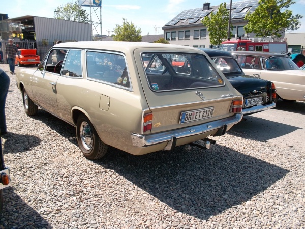 143 Opel Rekord B Caravan.JPG